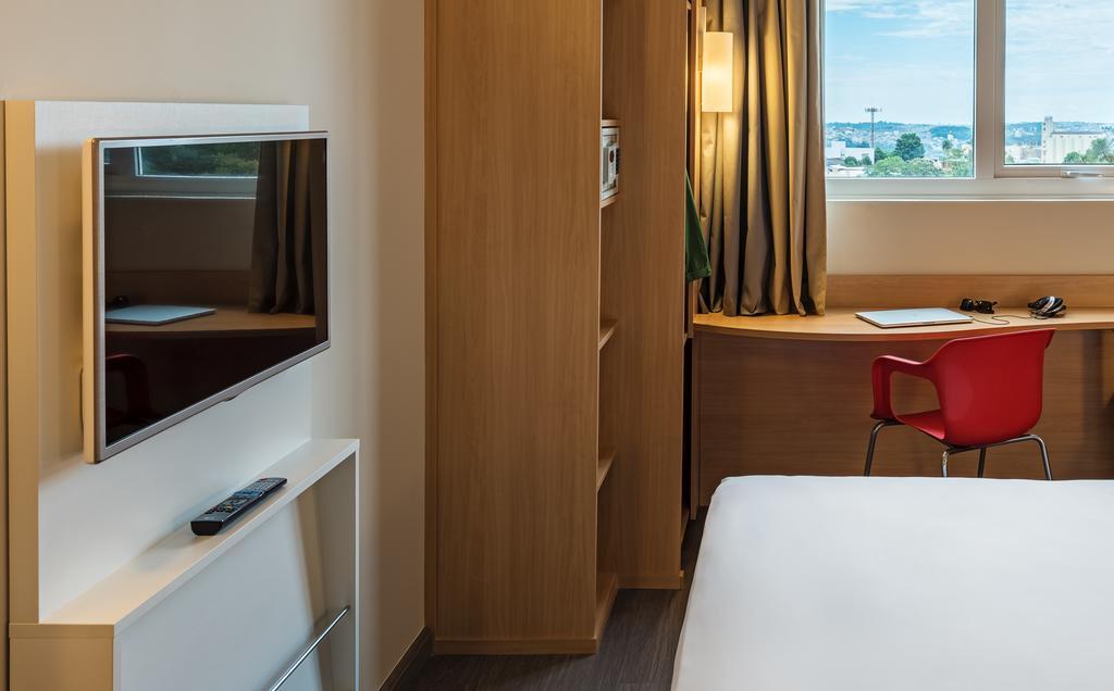 ホテル Ibis Chapecó 部屋 写真